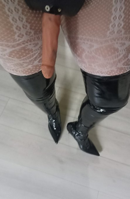 Mistress Sera 🔥 ONLYFANS 💥 - Kneel before me! And lick my penis! #onlyfans https://t.co/dKpWkzWj1X