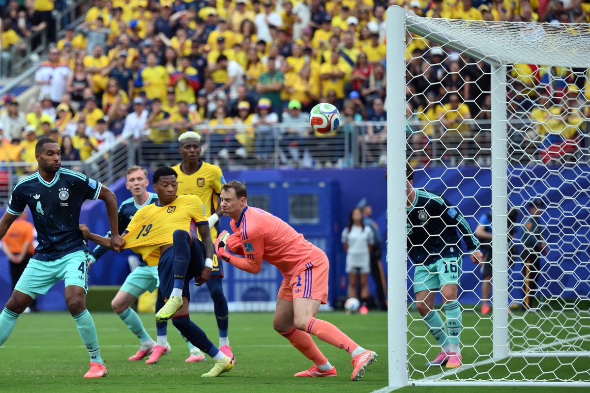 Libertadores's tweet photo. 🙌🇪🇨 ¡Gonzalo Plata hizo historia! El jugador de @Flamengo marcó el gol del triunfo de @LaTri ante Alemania en la @FIFAWorldCup https://t.co/vXCWlsonBQ