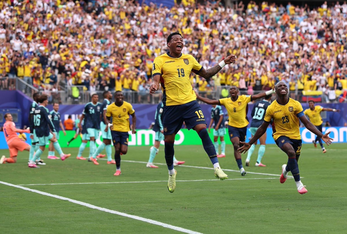 Palmerista10's tweet photo. ECUADOR LE GANA A ALEMANIA Y  AVANZA DE RONDA

GRACIAS MUCHACHOS, GRACIAS POR DAR LA CARA POR TODO UN PAÍS, POR REPRESENTAR QUE LO IMPOSIBLE ES POSIBLE, SEGUIMOS

💛💙❤️ https://t.co/K5hwwmJ3l8