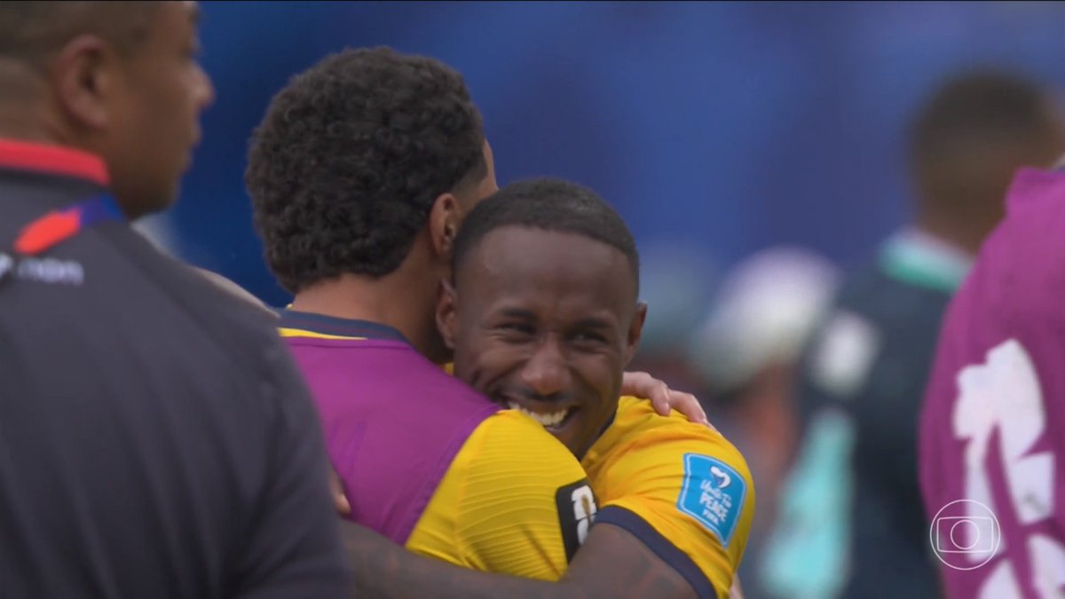 ZAMENZA's tweet photo. Equador venceu a  Alemanha de virada por 2X1 e esta classificado. QUE LINDA A EMOÇÃO DA TORCIDA E DA SELEÇÃO!!!!!!!!!!! https://t.co/WiPiGmpfut