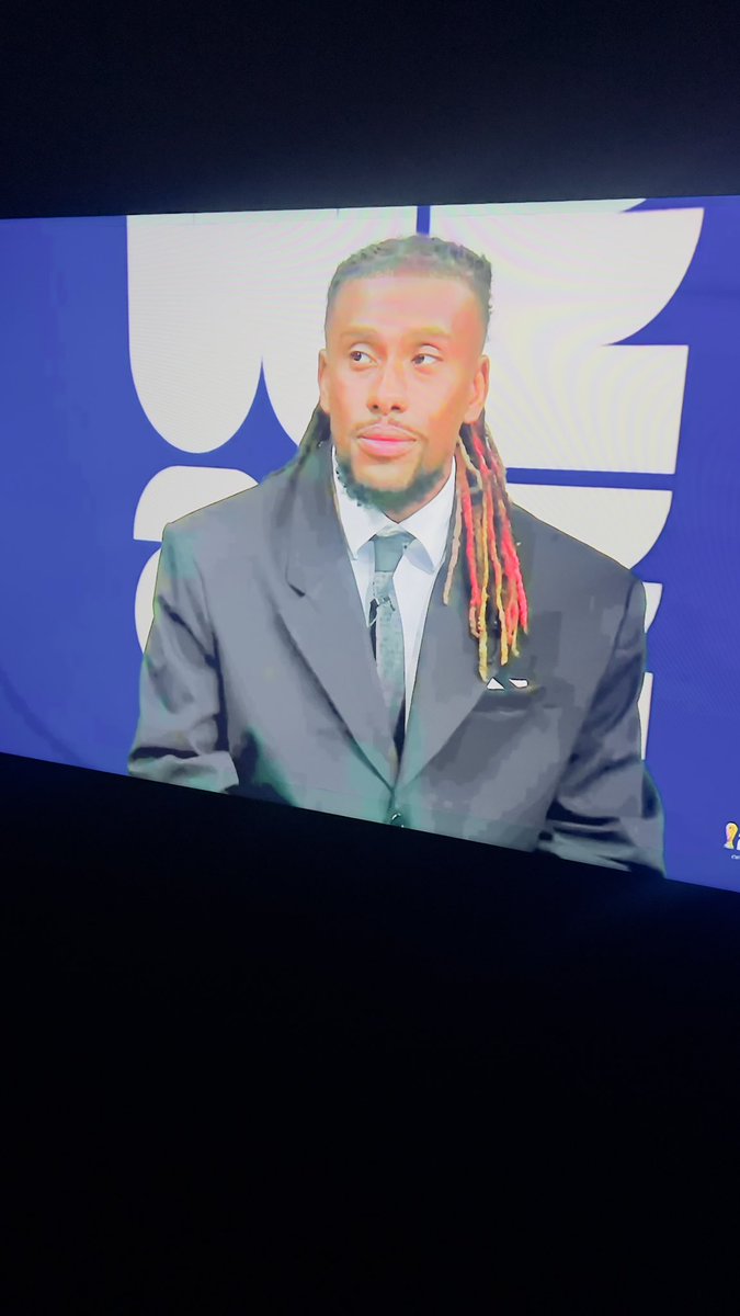 AmakaBabyy's tweet photo. Who ever sew this coat for iwobi Won’t make heaven 😂😂

#ECUGER https://t.co/PXeQgHV6Vv