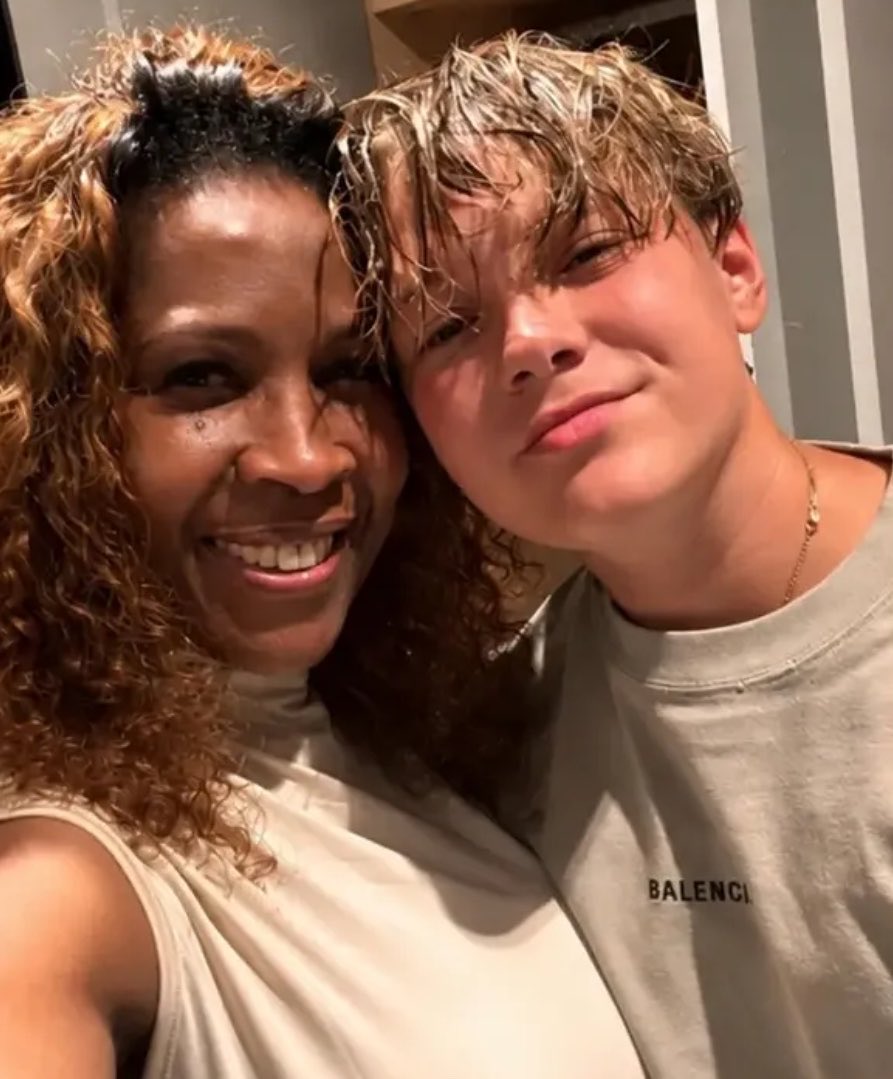 rindocasal's tweet photo. 🚨QUE AMOR! Rosania, ex Babá de Davi Lucca, filho de Neymar com Carol Dantas faz relato emocionante para Davi “Cada reencontro mostra que alguns laços não dependem do tempo nem da distância - continuam ali, fortes, bonitos e cheios de amor.” ❤️ https://t.co/gxaKhsiivC