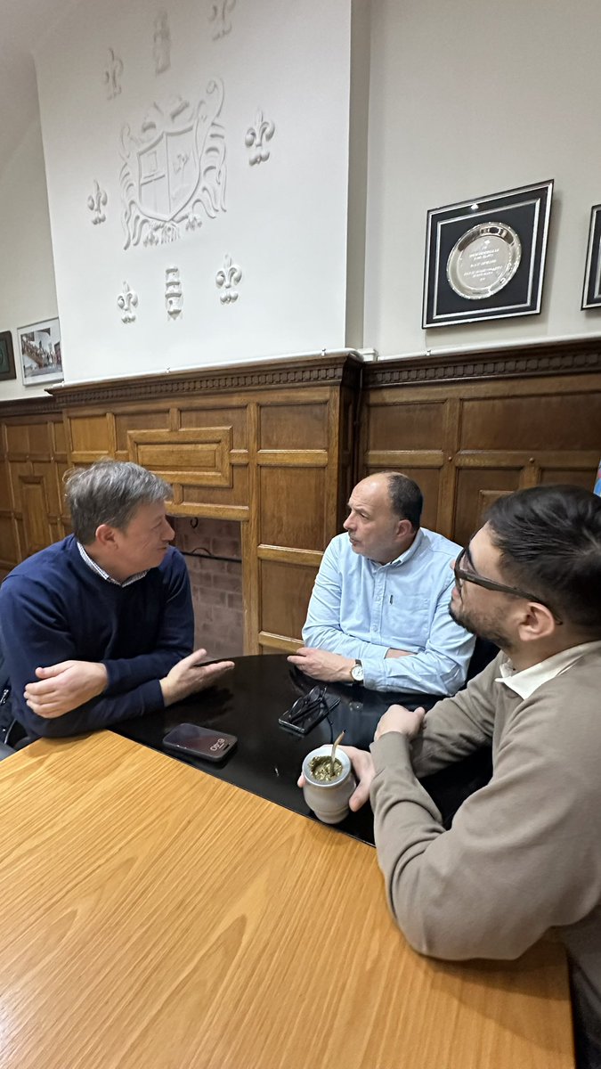 CaliBevi's tweet photo. Con @pablogarate y @Matias_19_89 compartimos una reunión de trabajo para empezar a construir una agenda común para el sur bonaerense.

Tenemos desafíos compartidos y la convicción de que el interior debe tener una voz fuerte en la provincia. https://t.co/EQlDQd45bi