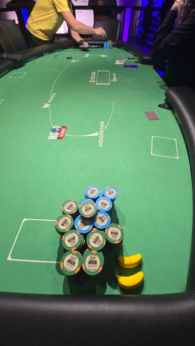 5 players left in the $50k PPC! 😀 And I'm the big chip leader now
