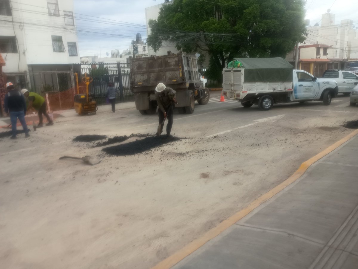 cascabelalgato_'s tweet photo. @AguadePuebla @armentapuebla_ Lo anterior como consecuencia de los daños que la empresa que contrató el @PueblaAyto, para la repavimentación de varias calles de Loma Bella, le causó a dos tomas de agua. @armentapuebla_, @pepechedrauimx https://t.co/fQCT7xmq3N