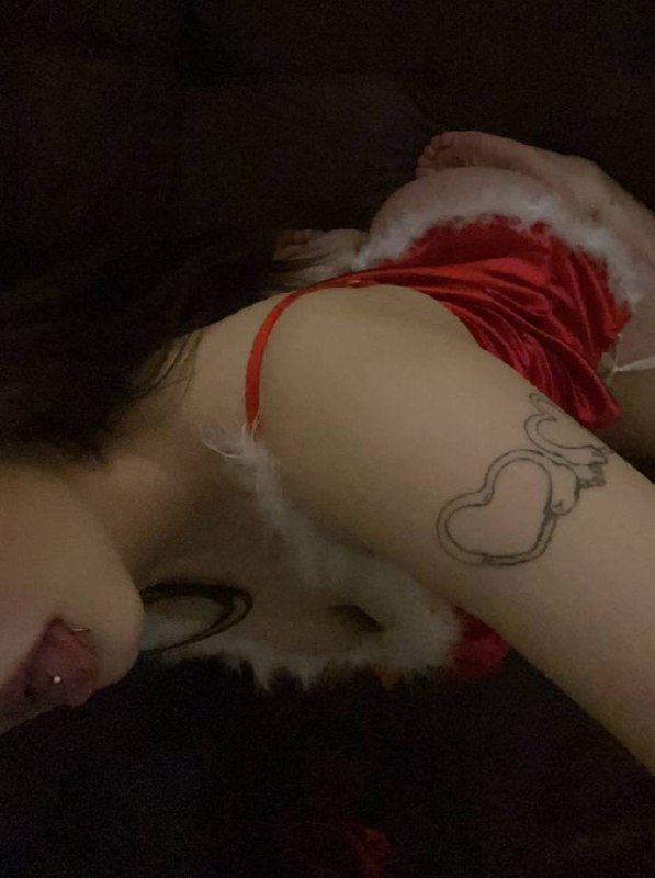 sexyeliisa's tweet photo. partide oğlanın birine verdik merak eden dm https://t.co/bOUGtPbH5y