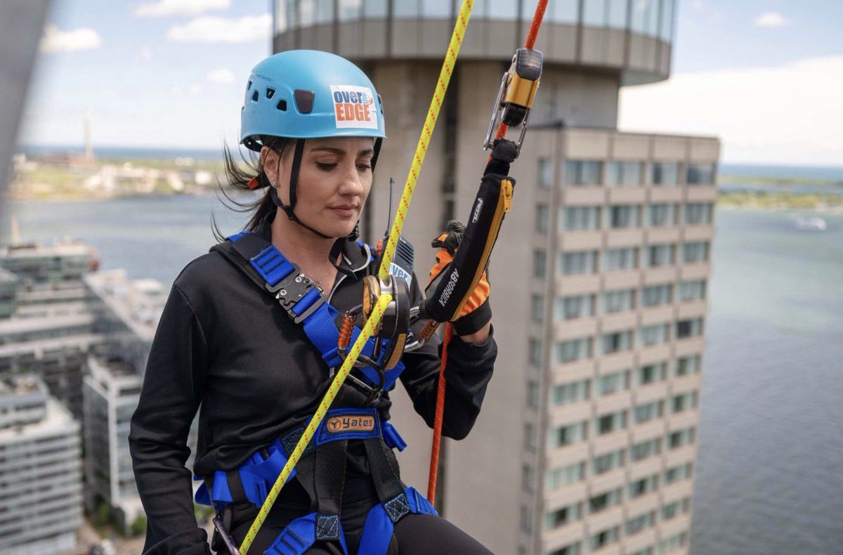vcmancinelli's tweet photo. So…we did a thing and went over the edge in support of @COPSandKIDSca rappelling 35 storeys down the Westin Harbour Castle.

Standing at the edge, it’s easy to focus on the height, the fear, or all the reasons not to take that first step. But fear is often a mindset. Growth happens when we move forward anyway.

One step. One breath. One challenge at a time.

Proud to support our police services and an organization that continues to create opportunities, build confidence, and make a lasting difference for so many across our community through the power of mentorship.