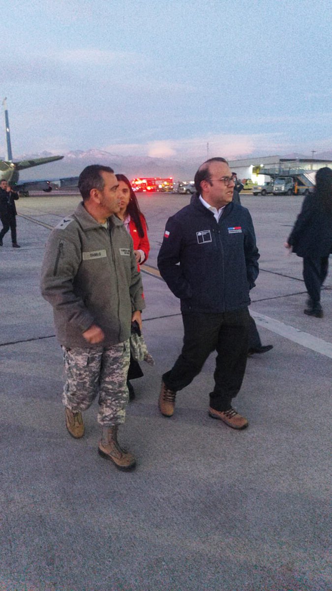 copadiana's tweet photo. Parte rumbo a Venezuela el avión de la FACH dispuesto por el Gobierno para trasladar a brigadistas que llevarán ayuda al país caribeño. En representación del Ejecutivo y para coordinar viaja el subsecretario del Interior, Máximo Pavez. @adnradiochile https://t.co/z3WNOw99mD