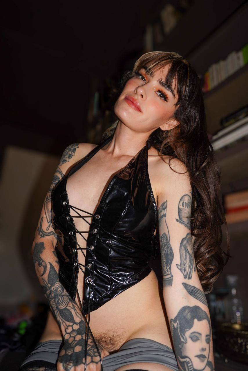 Are you free tonight? I have plans that involve you https://t.co/bIDZlzbmSY