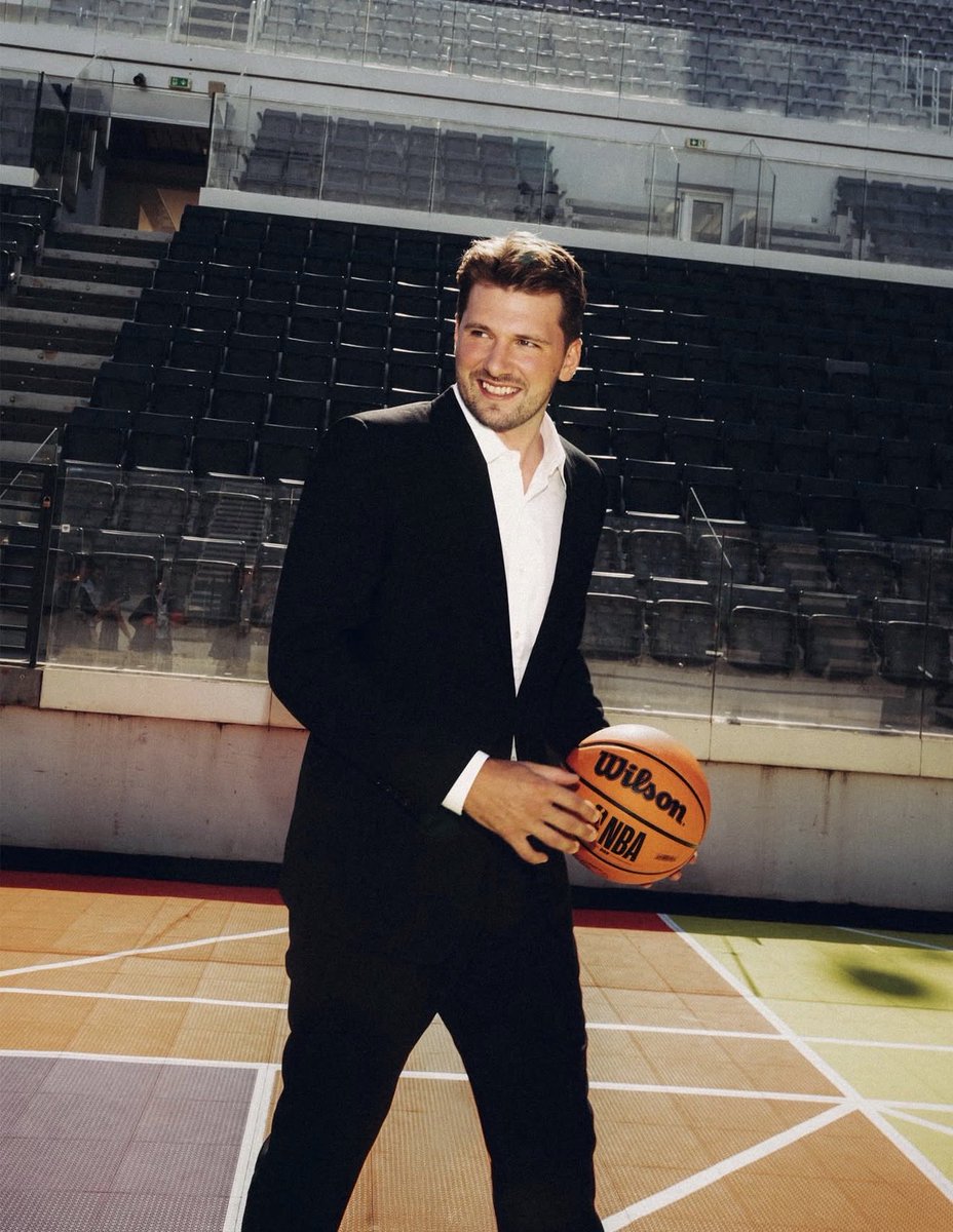 fearedlaker's tweet photo. holy shit... this is the best luka has ever looked https://t.co/lFWnsexuaK