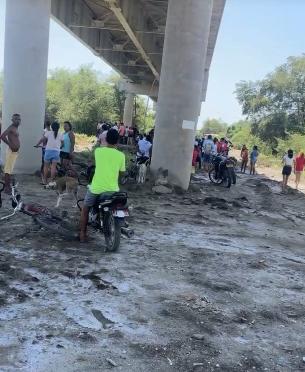 idinaelferca19's tweet photo. Una pareja fue torturada y luego calcinada por sus victimarios en una zona enmonatada del barrio Carreño, al sur de Ciénaga. El hecho ha causado terror en el municipio. @NormaVeraSa @priscyz @Lerberlisandro @lumois @mmarguiguerra @DefensoriaCol https://t.co/8oORn4vDh1