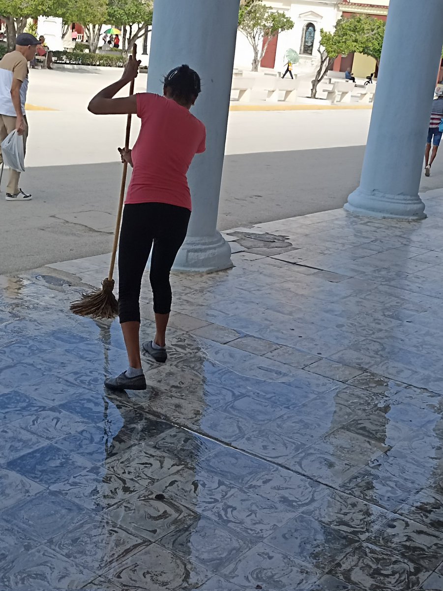 MayelinMat87067's tweet photo. Cambio de labor en saludo al inicio del verano. 
#CulturaManzanillo.
#Verano con mi gente. https://t.co/uyJxTJnqKM