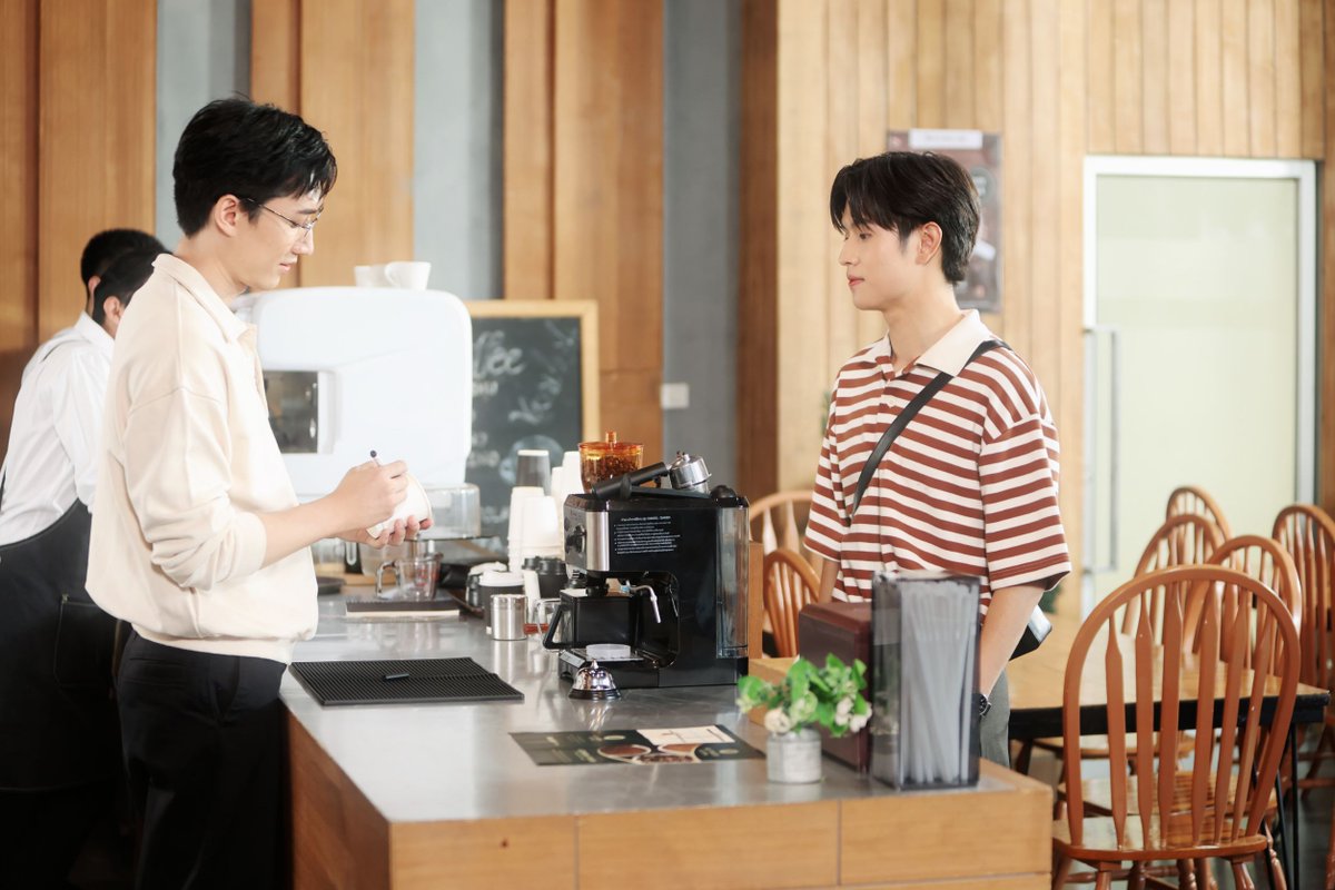 otpc_story's tweet photo. โหมดหวงทำงาน!! “เฮียฟู่” เจอคู่แข่ง “พี่เขม” โผล่คัมแบ็กป่วนหัวใจ “มูมู่”  
 
#พี่ฟากชอบเธอมู่
#CrazyLoveMooMoo
#BlueandCo

อ่านข่าวเพิ่มเติมได้ที่ https://t.co/aRv1U2TWjZ https://t.co/v5gZP3BUos