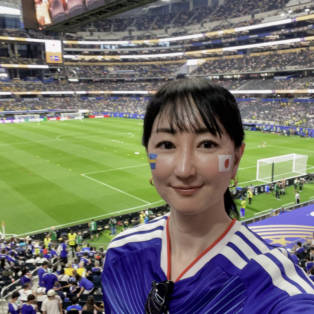 muratamutsumi's tweet photo. 着いたー！！！
荷物もギリギリ届きました！！
スウェーデン側で観戦…🇸🇪⚽️🇯🇵 https://t.co/uBBgRwRwNT