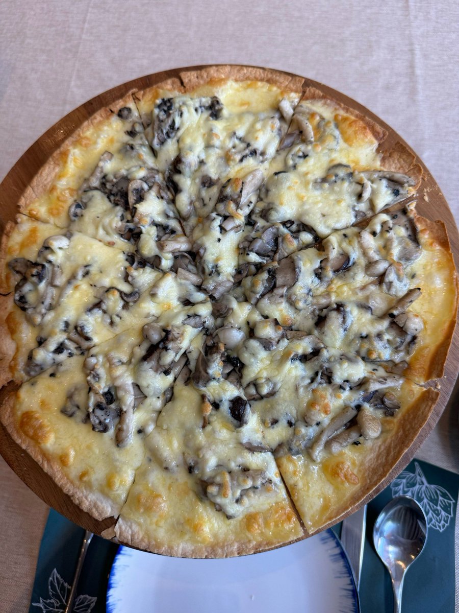 RonanRychard's tweet photo. Just had the BEST truffle mushroom pasta in town at that cozy little bistro on 5th Street  The truffle aroma hit me as soon as I walked in—chefs really know their stuff here! Will definitely be coming back soon  #Foodie #LocalEats https://t.co/lRxZKKYJIc