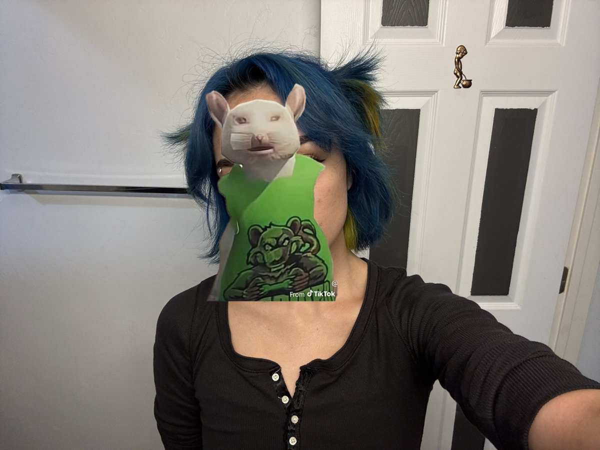 microdxse's tweet photo. i dyed my hair like neon from valorant (bad pics ik) and it hasn't even been a week and shit is fading and bleeding everywhere so. very short lived but damn i love it https://t.co/dS7OKjzaGD