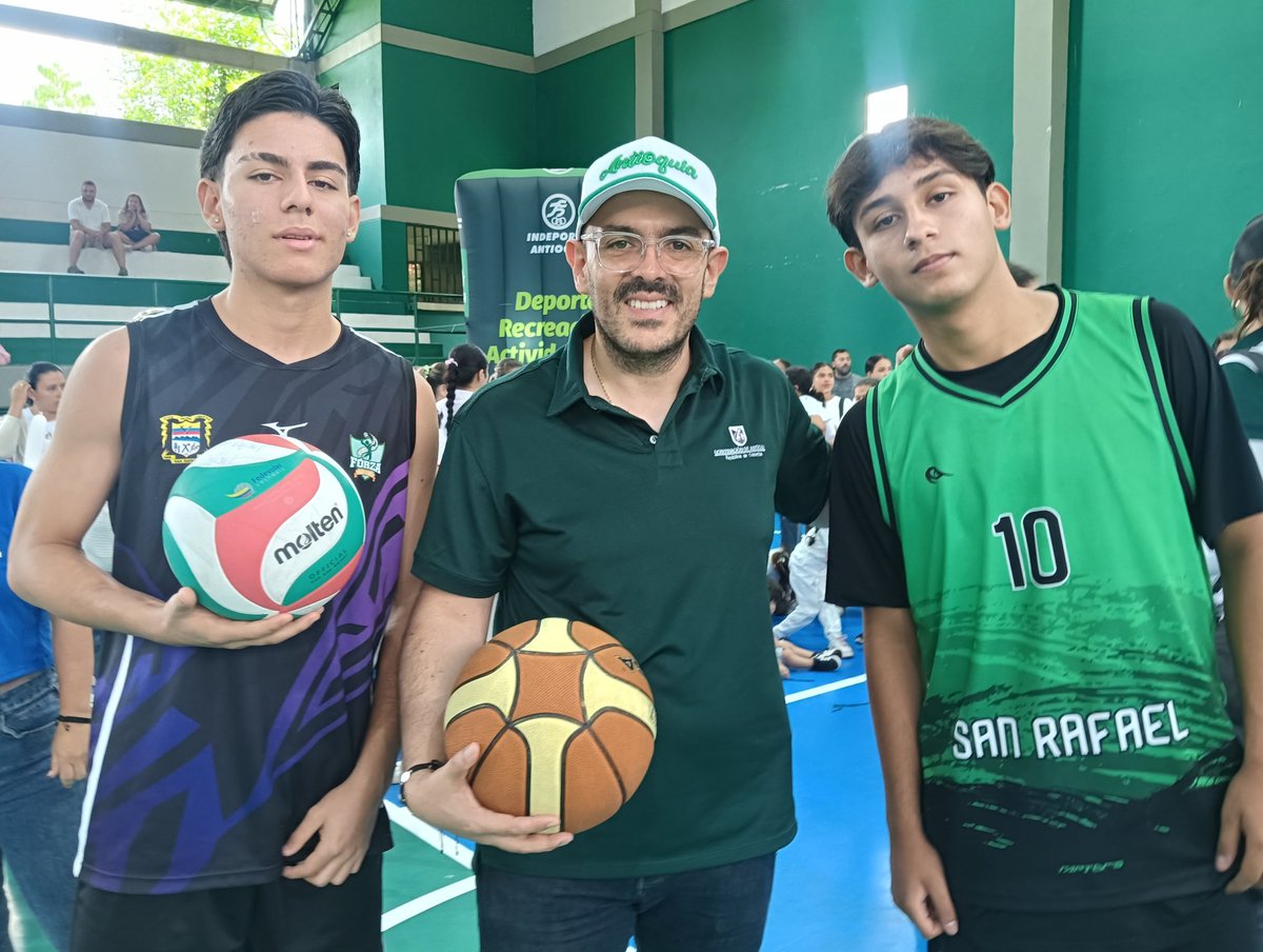 IndeportesAnt's tweet photo. Indeportes Antioquia entregó al servicio de la comunidad, renovado coliseo municipal de San Rafael. Y anunció el mejoramiento de dos canchas de fútbol 5 en este municipio de la subregión oriente, gracias a la tasa de seguridad.

Clic aquí para leer 👉🏼  https://t.co/Uk0QVcV4zH https://t.co/7M90UvQ0il