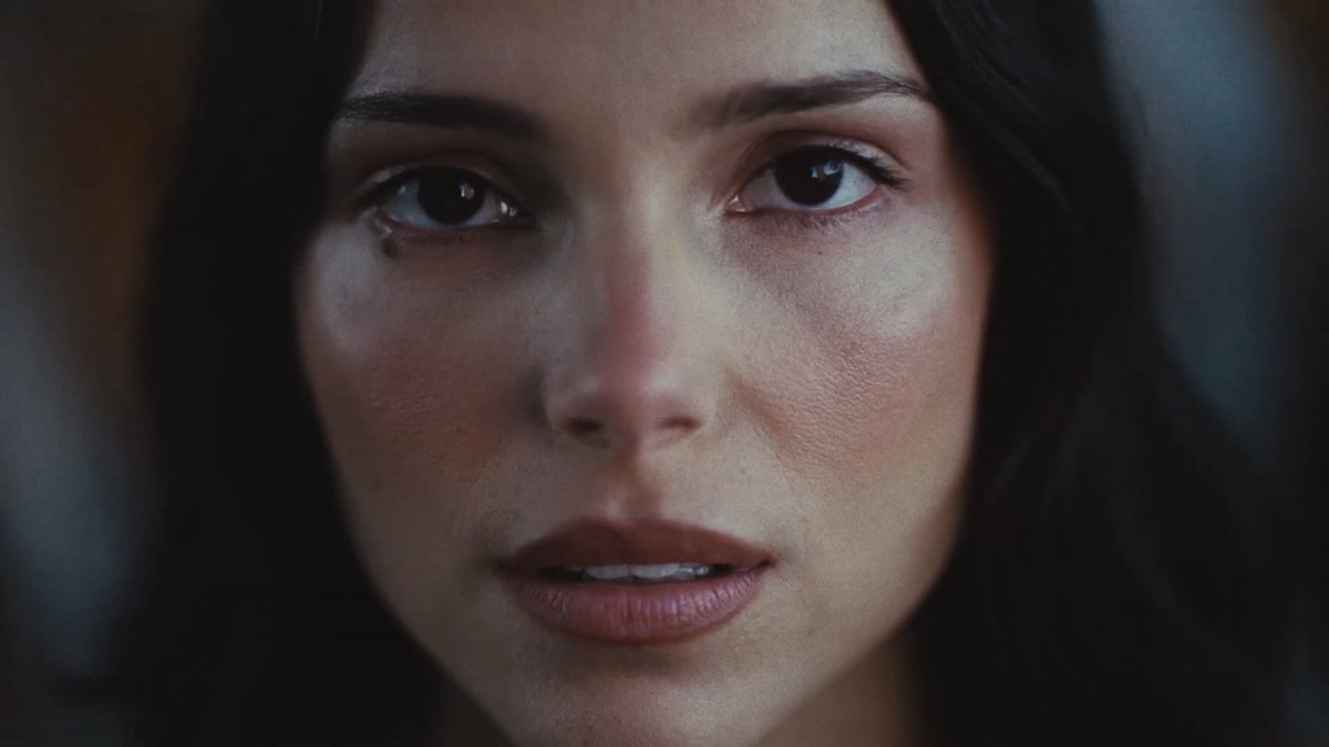 navarretteUPD's tweet photo. Inde Navarrette looks breathtaking Sombr’s “My Body Isn’t Ready” music video. https://t.co/Bj5Bx3bwmU