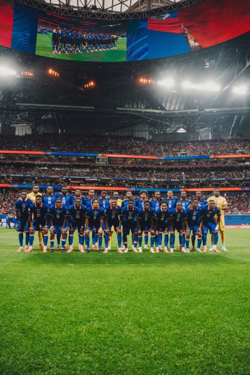 AfricajnViu's tweet photo. Obrigado HAITI 🇭🇹 

A seleção do Haiti dá adeus oficialmente na Copa do Mundo mas não faltou honra, luta e resiliência em campo.

O futuro reserva melhores resultados para os haitianos, com certeza o país se uniu em torno da seleção. https://t.co/1ctrDOwAoT