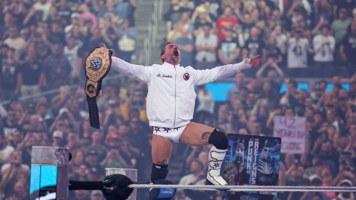Jwrasslintakes's tweet photo. He should’ve never lost the belt. 

Genuinely the greatest to ever do it. https://t.co/z3oxkxrtd7