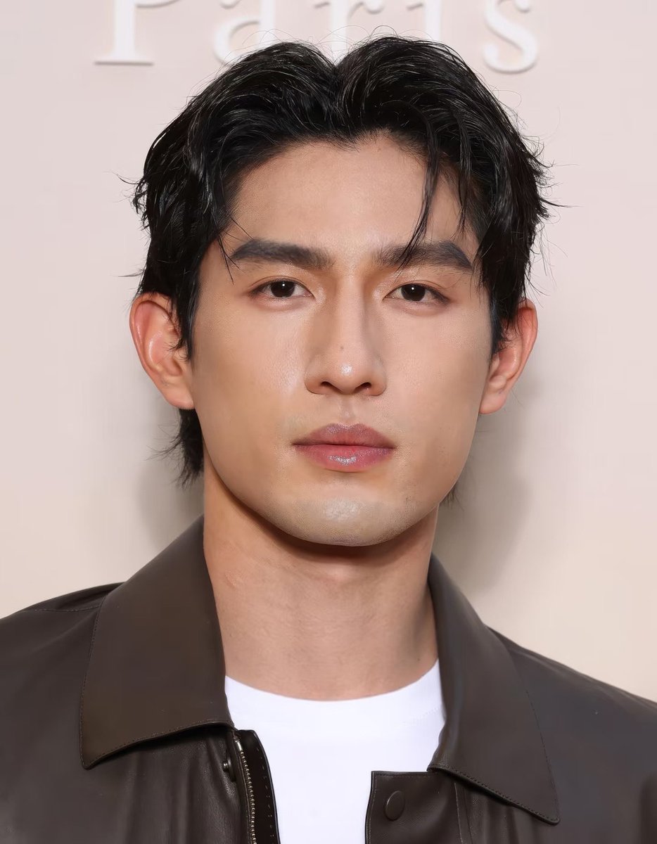 bibleswin's tweet photo. lyu si tong I’m at your door we need to talk… 

AydenSng x Berluti
#AydenSngatPFW26
#AydenSngxBERLUTI https://t.co/jLfUOkn3EU