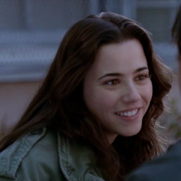 cinevow's tweet photo. Linda Cardellini as Lindsay Weir in Freaks and Geeks, 1999 https://t.co/ftozcMhsHE