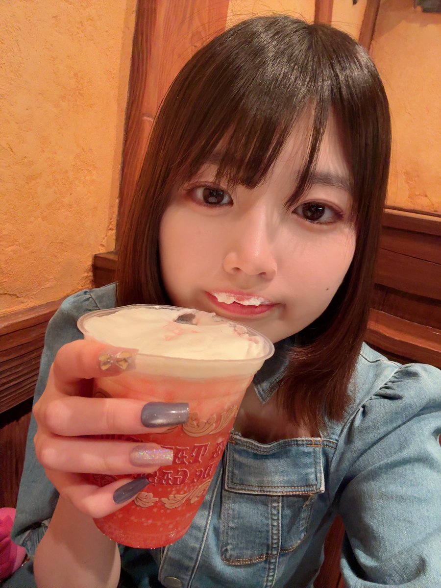 lunatchi_'s tweet photo. おはよ！みんな地震大丈夫だった？台風も来てるし、どっちも気をつけてね😖💧
今日もディズニーで撮ったお写真あげます！ https://t.co/F3nWxR48sF