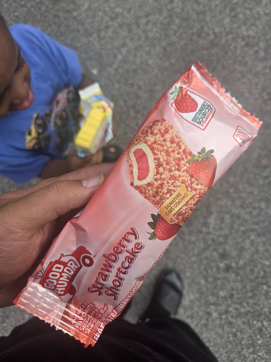 EastPointMadeMe's tweet photo. Just paid $3.75 for this off the ice cream truck. These used to be $1.50 max https://t.co/LU9cSEN7q9