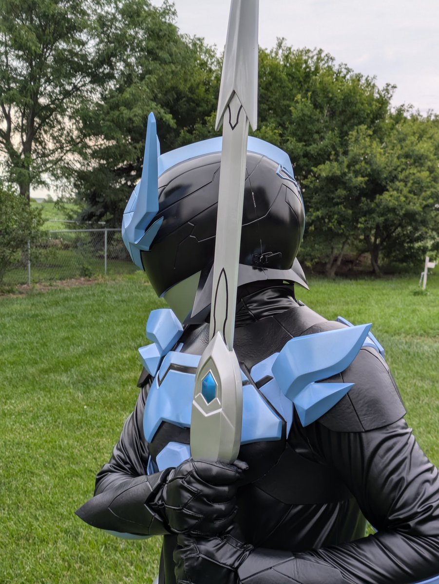 UselessCeiling's tweet photo. The weather has been especially bad lately, so we only got in a few photos today!

Here's a couple of them from today's shoot!

Still zero regrets getting the full sized swords too!

(Suit and swords by @doducmuoi )

#ウイングマン #コスプレ #Cosplay #Tokusatsu https://t.co/QXYbXFK8Tw