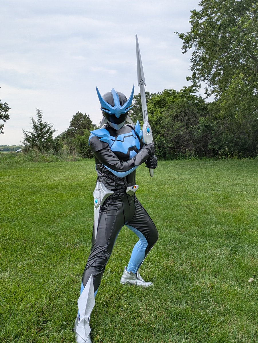 UselessCeiling's tweet photo. The weather has been especially bad lately, so we only got in a few photos today!

Here's a couple of them from today's shoot!

Still zero regrets getting the full sized swords too!

(Suit and swords by @doducmuoi )

#ウイングマン #コスプレ #Cosplay #Tokusatsu https://t.co/QXYbXFK8Tw