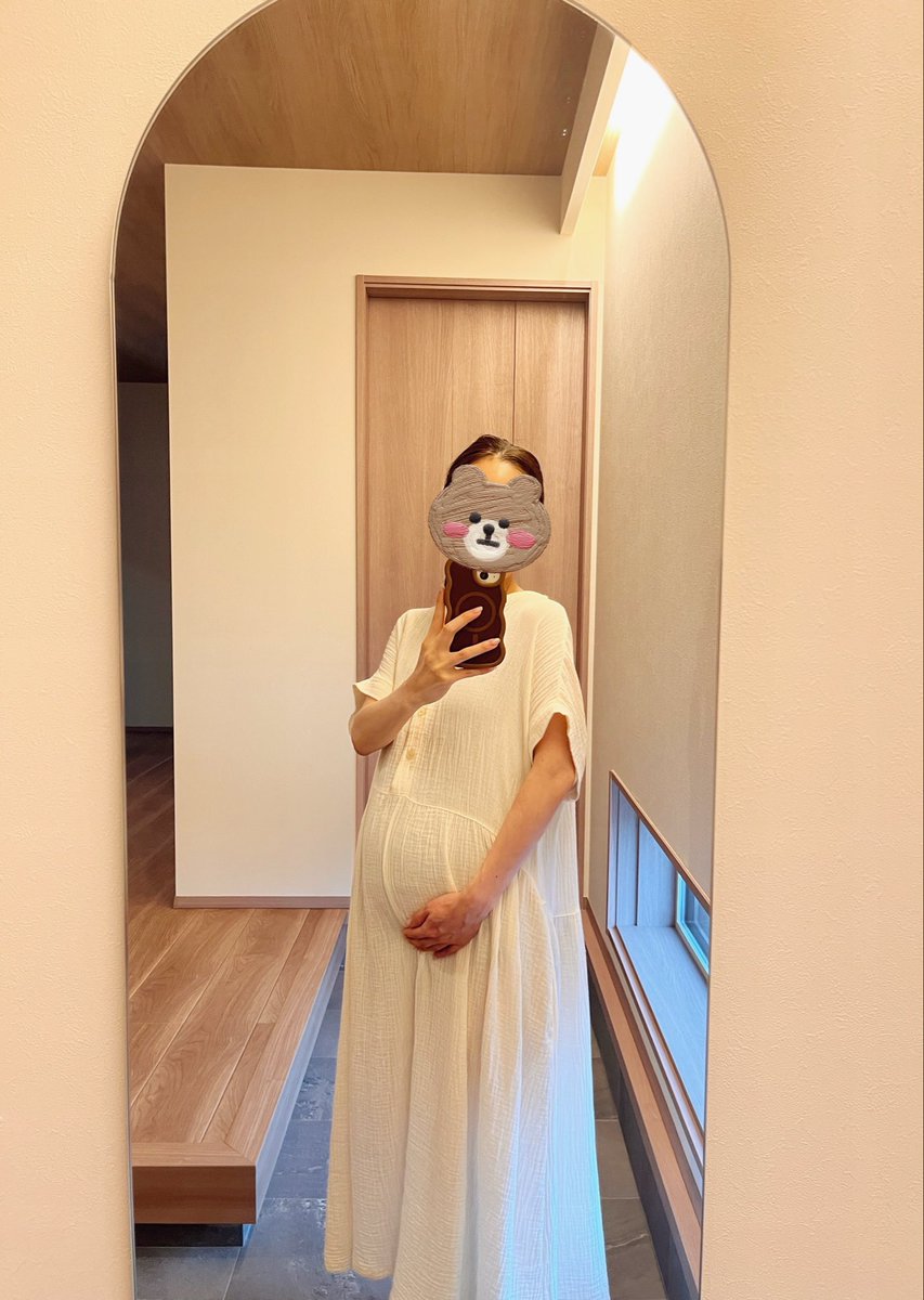 KUMAKO_1003's tweet photo. 昨日で33週のお腹👶
さすがにお腹出てきたね
犬印のマタニティパジャマは買ってよかった✨楽過ぎる
授乳期もいけるしもう一着あっていいかも https://t.co/RVJ9HH4RXk