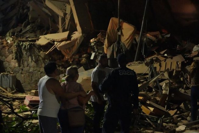 tdjnoticias's tweet photo. #25Jun Comunidad internacional se moviliza en apoyo a Venezuela 

EFE.- La comunidad internacional comenzó este jueves a movilizar ayuda para Venezuela tras los dos terremotos que dejaron al menos 188 muertos y más de 1.500 heridos, con el despliegue de equipos de rescate desde América y Europa, el apoyo de organismos multilaterales y el compromiso de asistencia humanitaria.
Países con amplia experiencia en la respuesta a desastres sísmicos, como México y Chile, anunciaron el envío de equipos especializados, mientras EE.UU. desplegó rescatistas y Naciones Unidas coordina una respuesta internacional para apoyar las labores de búsqueda de sobrevivientes y atender a miles de afectados.

Continúe leyendo en https://t.co/NAqza5WS6B