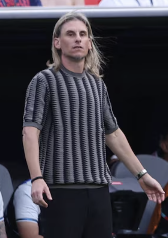 MichaelExplorin's tweet photo. Shoutout to Ecuador and their coach - who looks like a henchman in Scarface - for upsetting Germany at the World Cup https://t.co/f09m8vhhMd