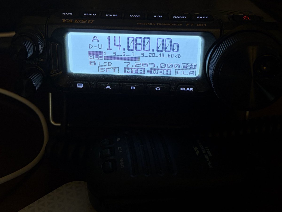 mrinaudo's tweet photo. Right now, 14.074 & 14.080 MHz (#FT8 & #FT4 on 20m) are like the NJ Turnpike during rush hour... packed bumper-to-bumper with signals! 😄 #AmateurRadio #HamRadio https://t.co/eQ9jhkkNxt