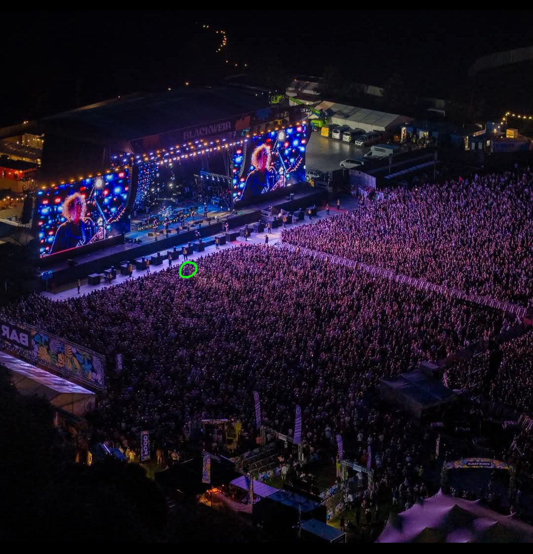 WayneHall25's tweet photo. @VirtualAstro Haha I was there too! What a gig! I'm in the green circle! https://t.co/60RcqQz9Js