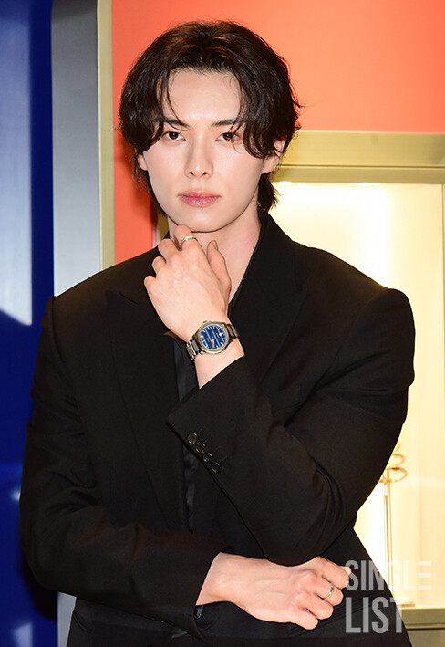 slist2015's tweet photo. [포토] 이채민 '피아제 폴로 시그니처 워치로 뽐낸 멋짐'

#이채민 
#배우이채민 
#LeeChaeMin 
#이채민X피아제 
#PIAGET 
⬇️관련기사⬇️
https://t.co/LLiyHoVnpY https://t.co/LYorOstqbP