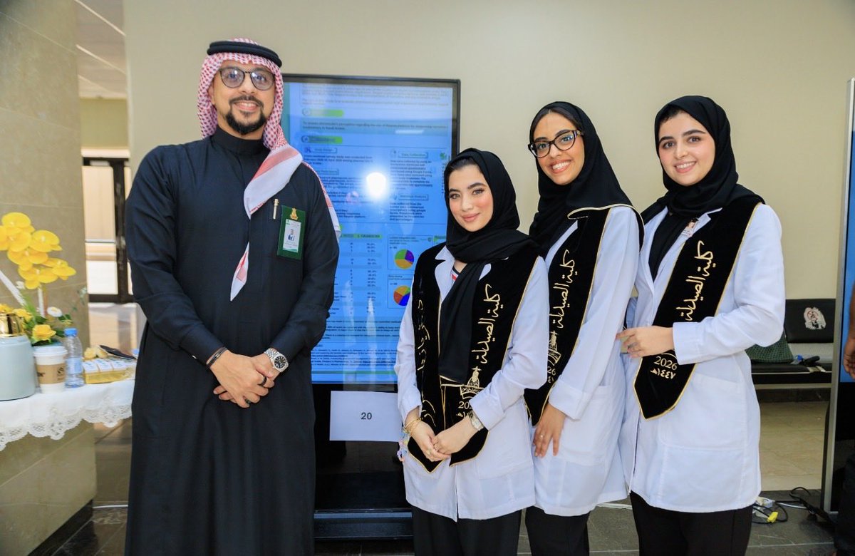 Thorayatimraz's tweet photo. الحمد لله على التمام 🎓

بعد رحلةٍ من السعي والاجتهاد، أتممنا بحث التخرج واختتمنا مرحلةً جميلة من مشوارنا الأكاديمي، ولرفقةٍ كان لهم الأثر الأكبر في هذا الإنجاز

كل الشكر للدكتور حسين بخش على دعمه وإشرافه وتوجيهه طوال رحلة البحث.

الحمد لله على ما تحقق، والقادم أجمل بإذن الله. https://t.co/OLkAvjwuxK