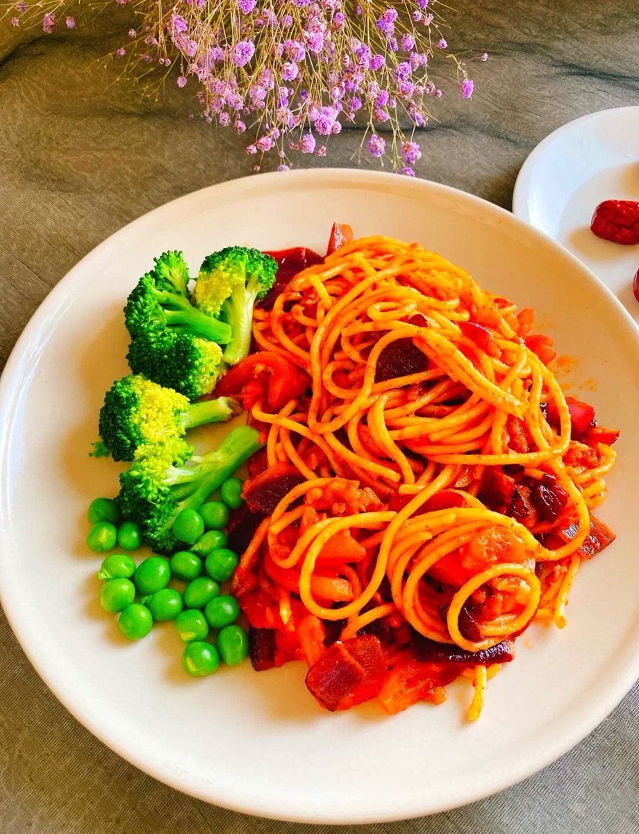 musicoroo534's tweet photo. A quick cozy dinner tonight—homemade tomato pasta with fresh basil and a sprinkle of parmesan. Perfect little weekday pick-me-up! https://t.co/0GsTZbwUvL