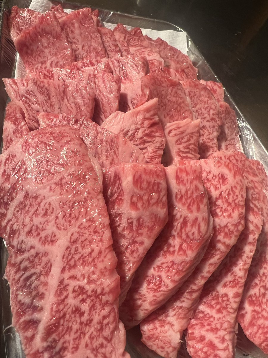 EmonsCafe's tweet photo. 本日の日替わりランチ🍙

🐟金目鯛の炭焼き
唐揚げ又はカキフライ

🐷国産銘柄豚のチンジャオロース

🍖粗挽きハンバーグエビフライ
デミ又はおろし

🐮黒毛和牛もも肉ステーキ

⚠️本日の夜が貸切の為
ランチは15時までの
営業となります

本日も美味しいもの
たくさんご用意して
お待ちしております

いらっしゃい🍚
