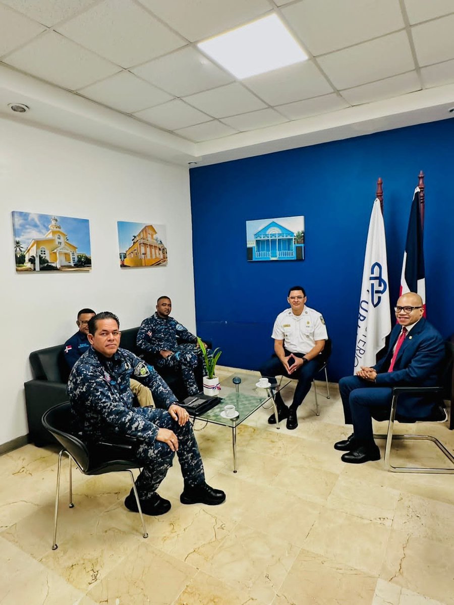 FiscaliaPP's tweet photo. El Gral. Pablo Francisco Ortega Brito, director Regional Norte PN, visitó al Fiscal Titular Kelmi Duncan en la Fiscalía de Puerto Plata.  
Ambos reafirmaron su compromiso de trabajar unidos contra la delincuencia y el crimen organizado en la provincia. https://t.co/pPAzLEtad5