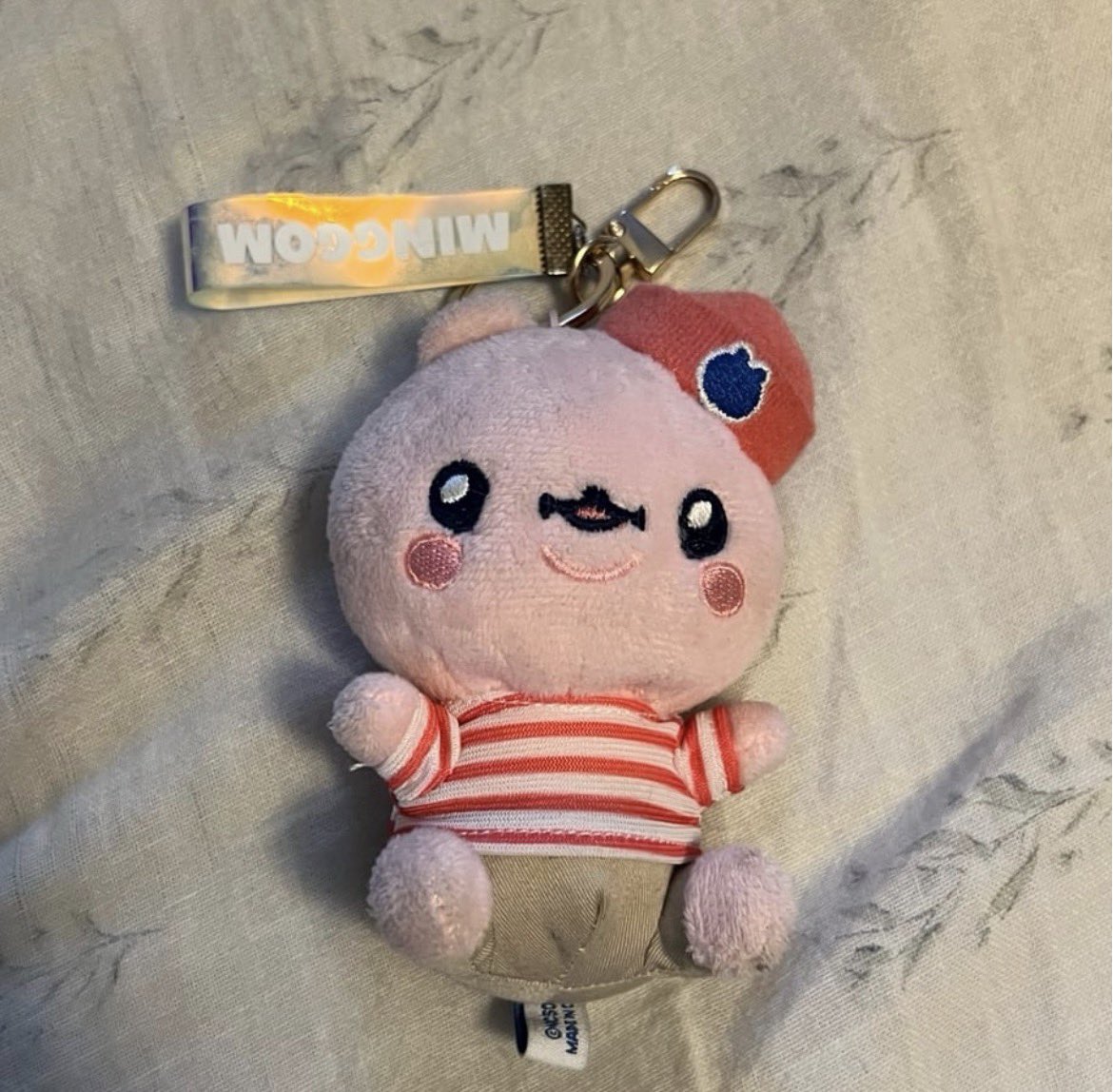 kyunsales's tweet photo. wts [usa only]
twotuckgom old is the new hip plush keyrings 
hamgom - $35
minggom - $30 [has small ink spot on foot] 
+ shipping

will send additional pictures https://t.co/QVYDROhJ8e