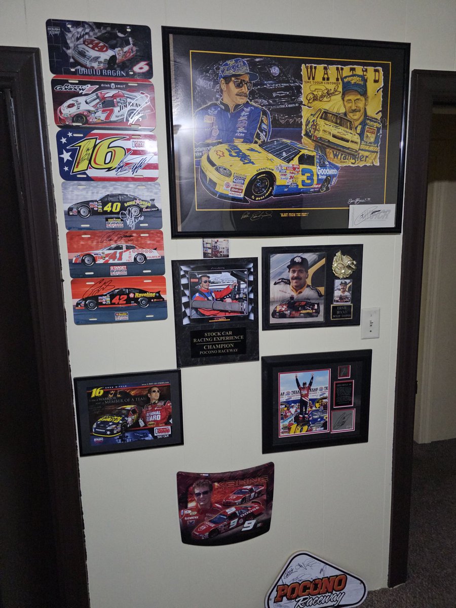 KillaChronic91's tweet photo. @DirtyMoMedia @Lionel_Racing Diecasts still haven't been put out, I however did finally start getting my autographed collection up on the wall . https://t.co/HuITDQo7g6
