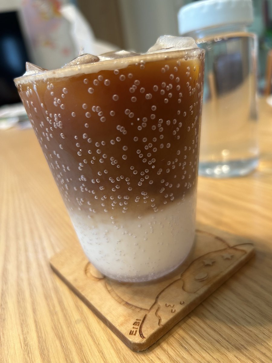 EUtaware's tweet photo. みぃてぇぇえ
二層アイスコーヒー🥛☕️ https://t.co/f8eG7zV5Jd