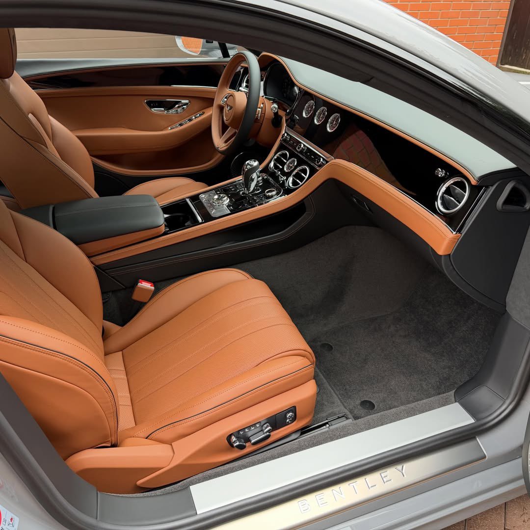 Magnoli1709's tweet photo. Bentley Continental GT 🩶 https://t.co/XmW9OcQPQL