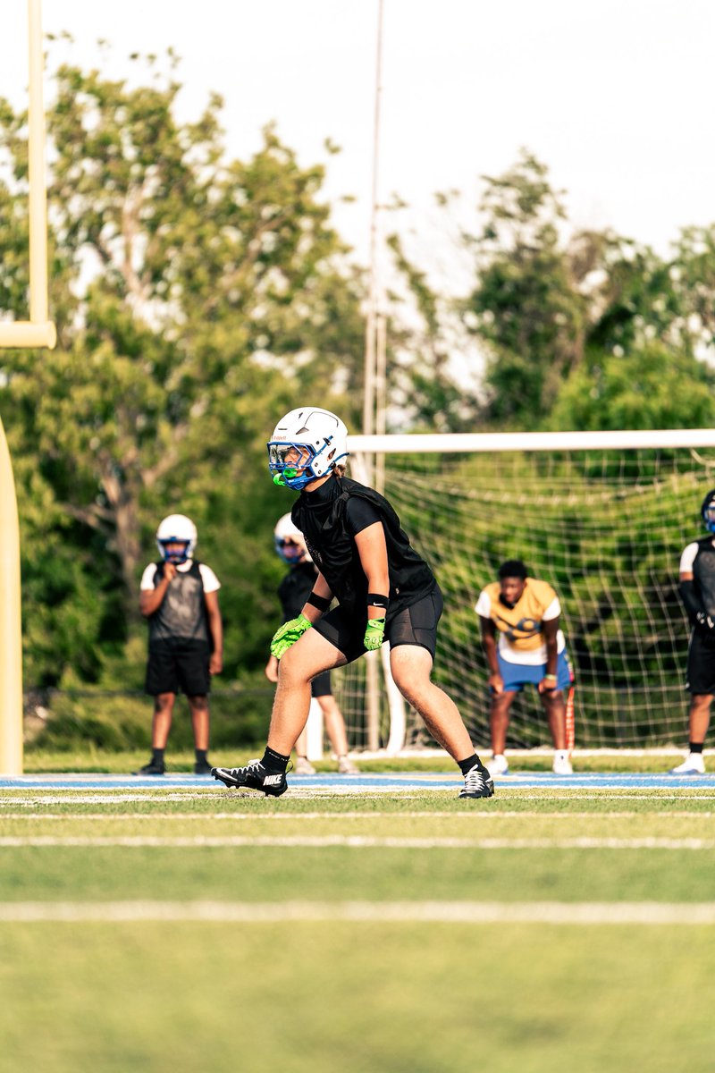 kaleb_peters14's tweet photo. Pics from our last 7v7

6’2
220
Film in bio!
@CoachSchon 
@diego_neri24 https://t.co/f3UWhFWLI0