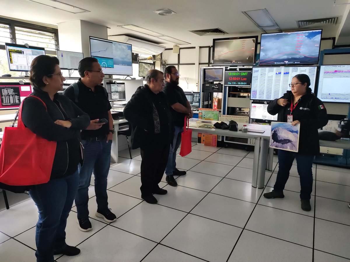 CenapredMexico's tweet photo. Para fortalecer la 🦺 #CulturaDeLaPrevención, hoy autoridades educativas del estado de #Puebla visitaron el #Cenapred. Conocieron de cerca nuestras actividades más relevantes, estrategias de prevención y el monitoreo de fenómenos naturales.

🤝 ¡Seguimos trabajando en conjunto! https://t.co/ONtvW2TBDA