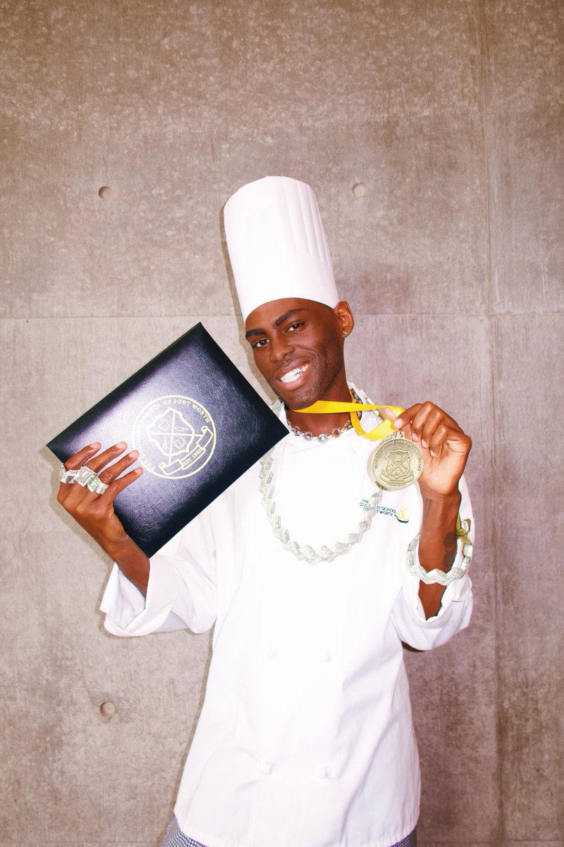 TheKjMoody's tweet photo. Oh Yea, I Graduated! Call me CHEF MOODY! 👨🏿‍🍳👨🏿‍🎓#CulinarySchool https://t.co/NxYvm6fVDp