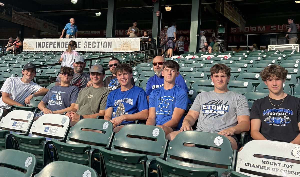 ElizabethtownFB's tweet photo. Our Champions Club winners are taking in some @Lancstormers baseball tonight!  

Congrats to relish (Gannon) for winning the hot dog race!

Thanks again to the Stormers for your hospitality and fun environment!  

Let’s Go Bears!  🐻 Let’s Go Stormers! ⚡️ 

#AboveTheLine https://t.co/RVlZzEWv8f