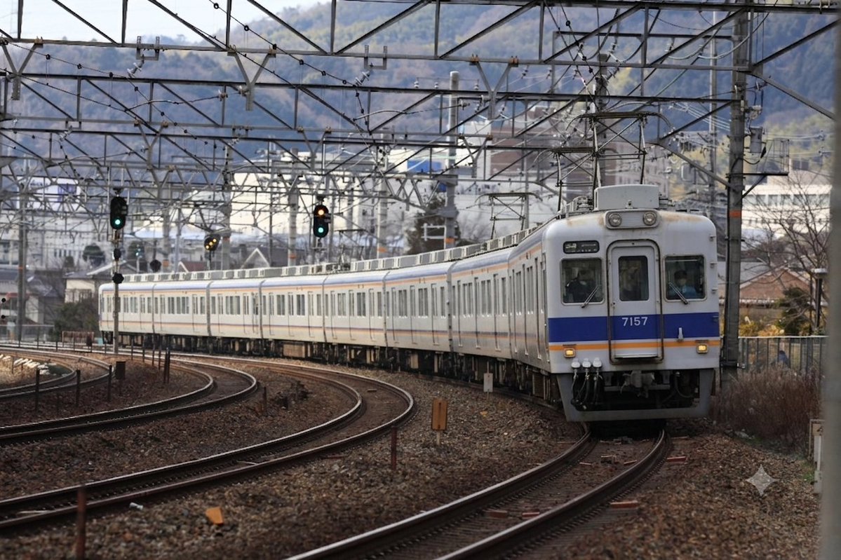 nerukantawa's tweet photo. 関西の電車だから違和感ないでしょ？……南海は京都線、走りません https://t.co/OcJ09kDso2