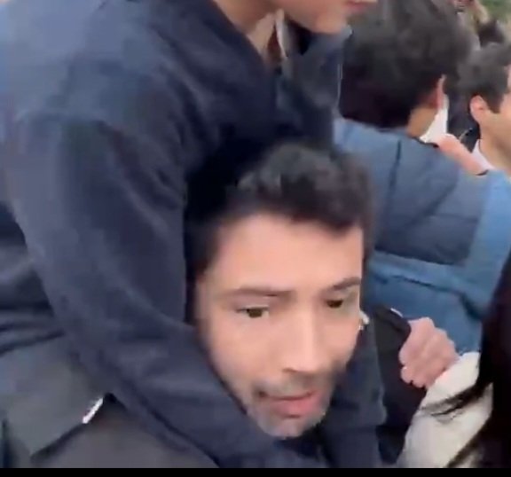 ___Pachi__'s tweet photo. Este par de zurdos wns trataron de funar a Kast a Villarrica, la Araucania. Detuvieron a la mujer porque tenia dos ordenes de detención vigentes por estafa. https://t.co/Ncka8Gn32v
